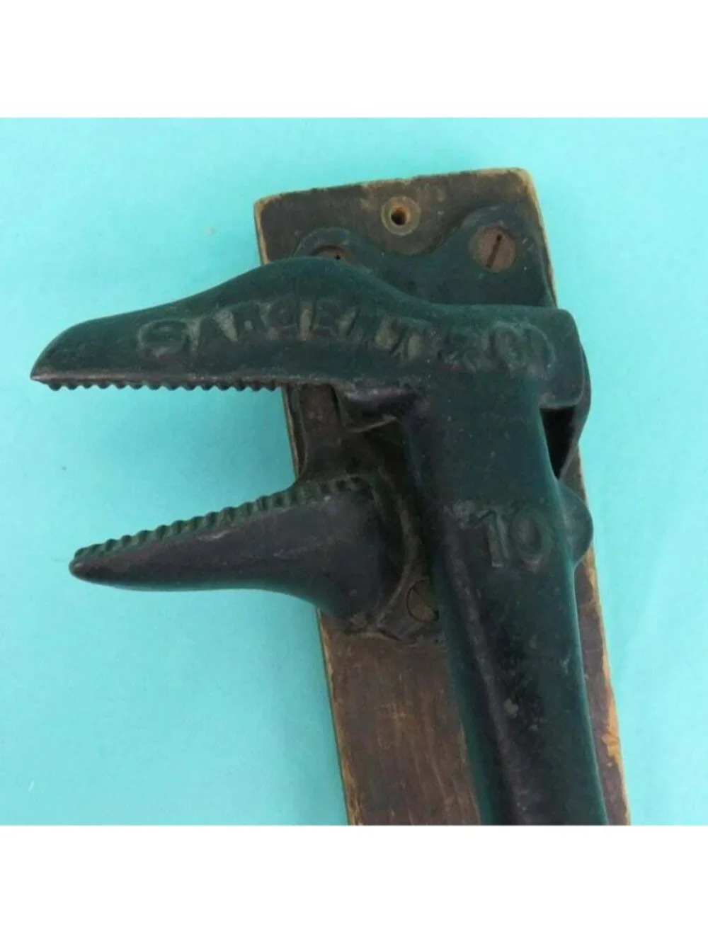 Sergent & Co #10 Wall Mounted Cork Puller Iron Spring Wine Spirits Cork Grip